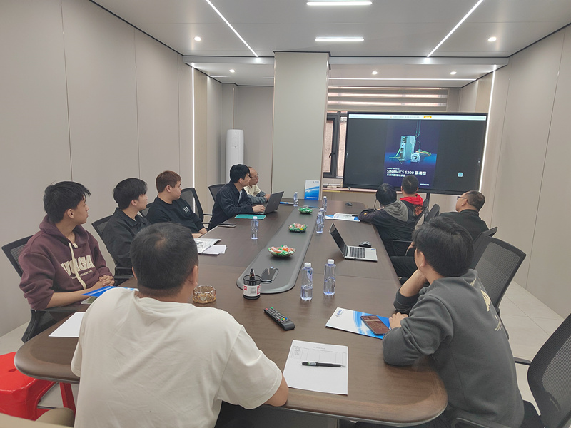 Amélioration de la production de blocs de béton grâce au partenariat avec Siemens et aux solutions de télécommande avancées