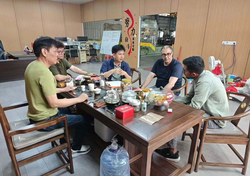 Quanzhou Senko Intelligent Equipment Manufacturing Co., Ltd. accueille une délégation algérienne et reçoit de vifs éloges.