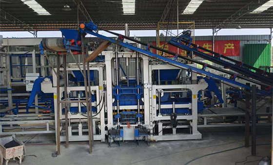 Ligne de production de blocs entièrement automatisée QT12-15 dans la province du Jiangxi